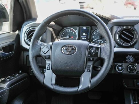 Used 2022 Toyota Tacoma TRD Off-Road AWD/4WD image 18