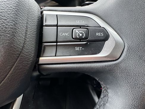 Used 2023 Jeep Compass Latitude image 18