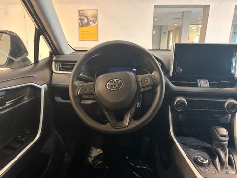 Used 2025 Toyota RAV4 LE image 33