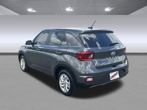 Used 2025 Hyundai Venue SE image 5