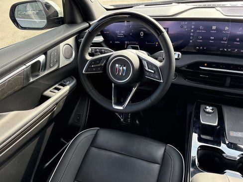 Certified 2025 Buick Enclave Avenir w/ Super Cruise Package image 29