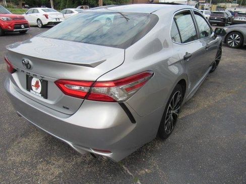 Used 2018 Toyota Camry SE w/ Moonroof Package FWD image 14