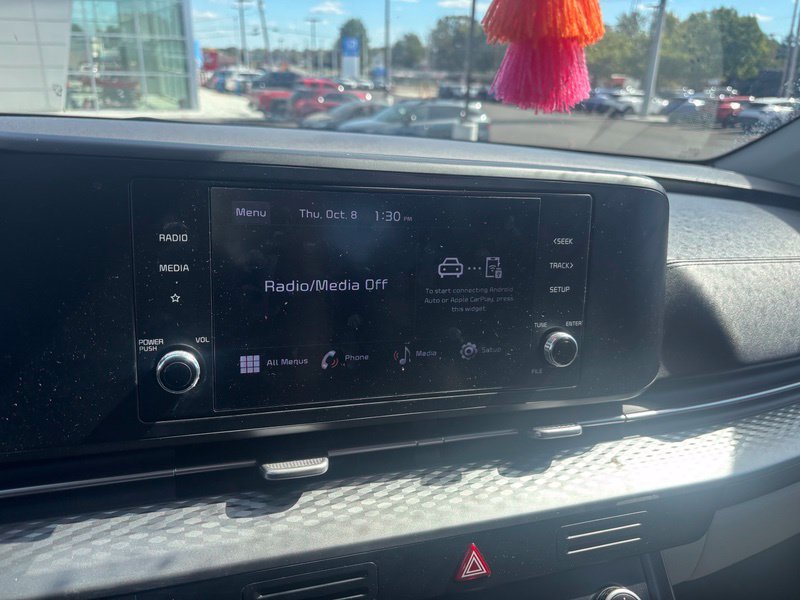 Used 2023 Kia Carnival LX FWD image 12