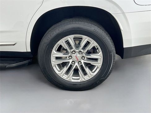 Used 2023 GMC Yukon SLT w/ SLT Premium Package image 39