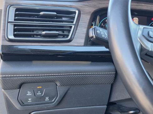 Used 2024 Volkswagen Atlas SEL Premium R-Line image 21