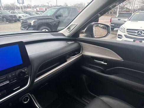 Used 2024 Toyota Grand Highlander Limited image 29