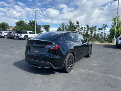 Used 2024 Tesla Model Y Long Range AWD/4WD image 4