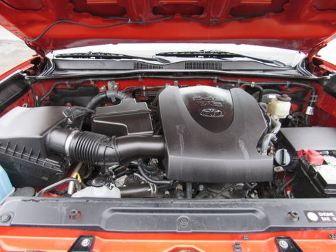 Used 2016 Toyota Tacoma TRD Sport w/ Towing Package image 47