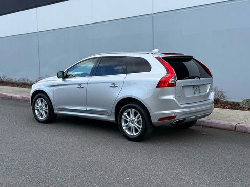 Used 2016 Volvo XC60 T5 Premier w/ Proximity Package image 3