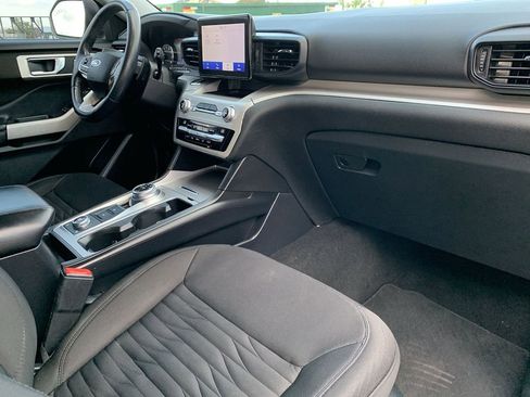 Used 2020 Ford Explorer XLT image 23