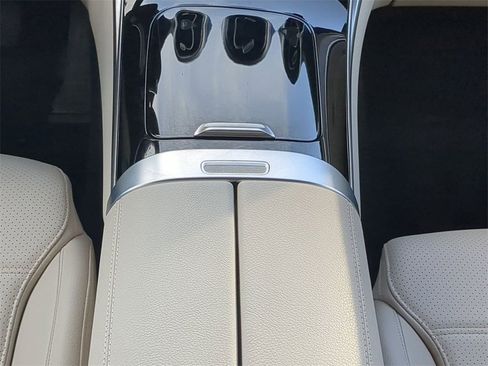 Used 2024 Mercedes-Benz GLC 300 4MATIC image 20