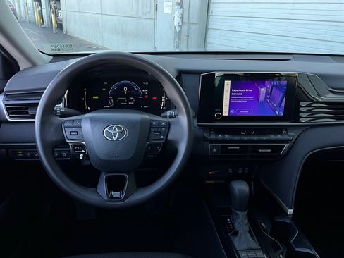 Used 2025 Toyota Camry LE image 13