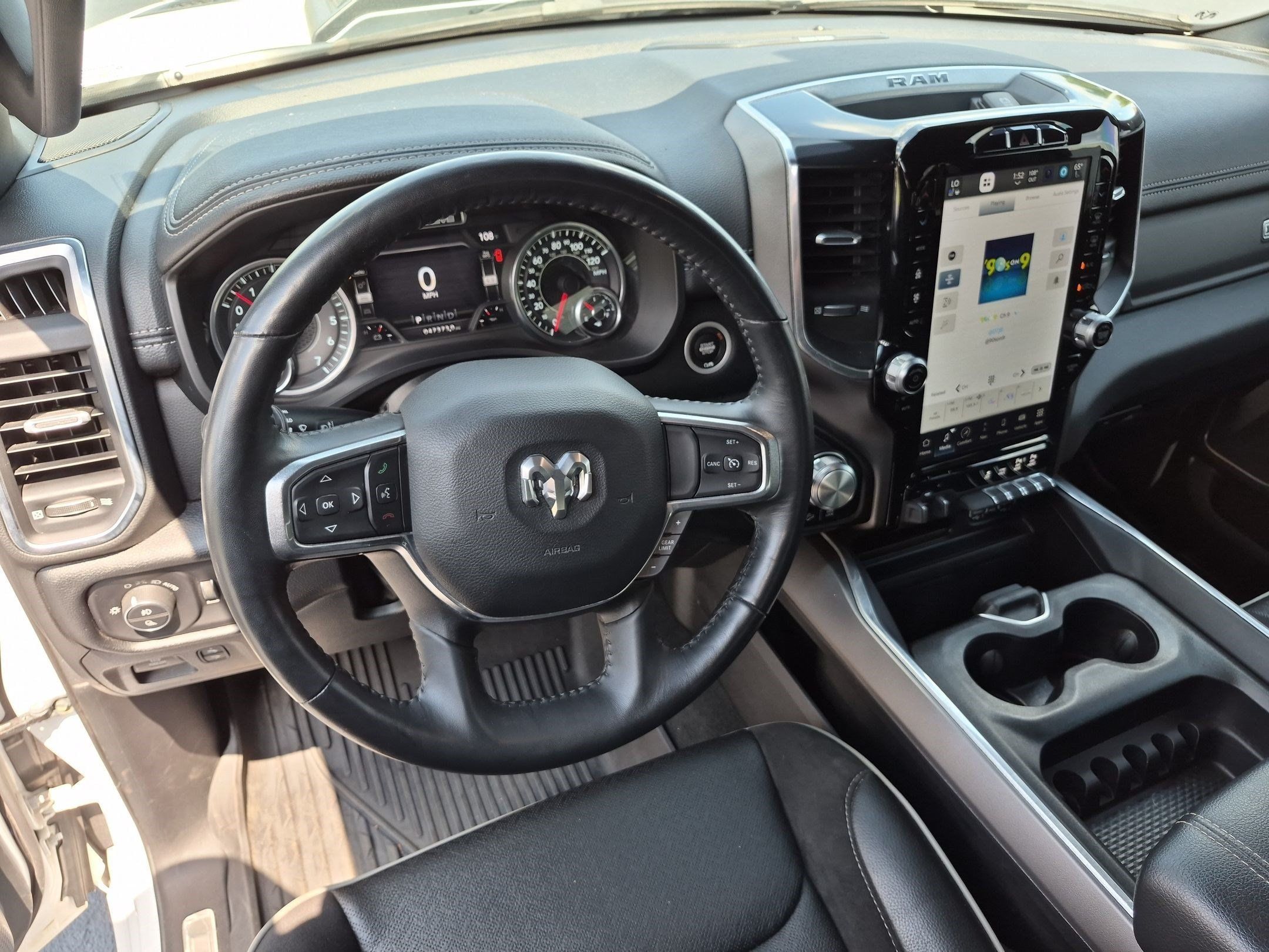 Used 2022 RAM 1500 Laramie AWD/4WD image 13