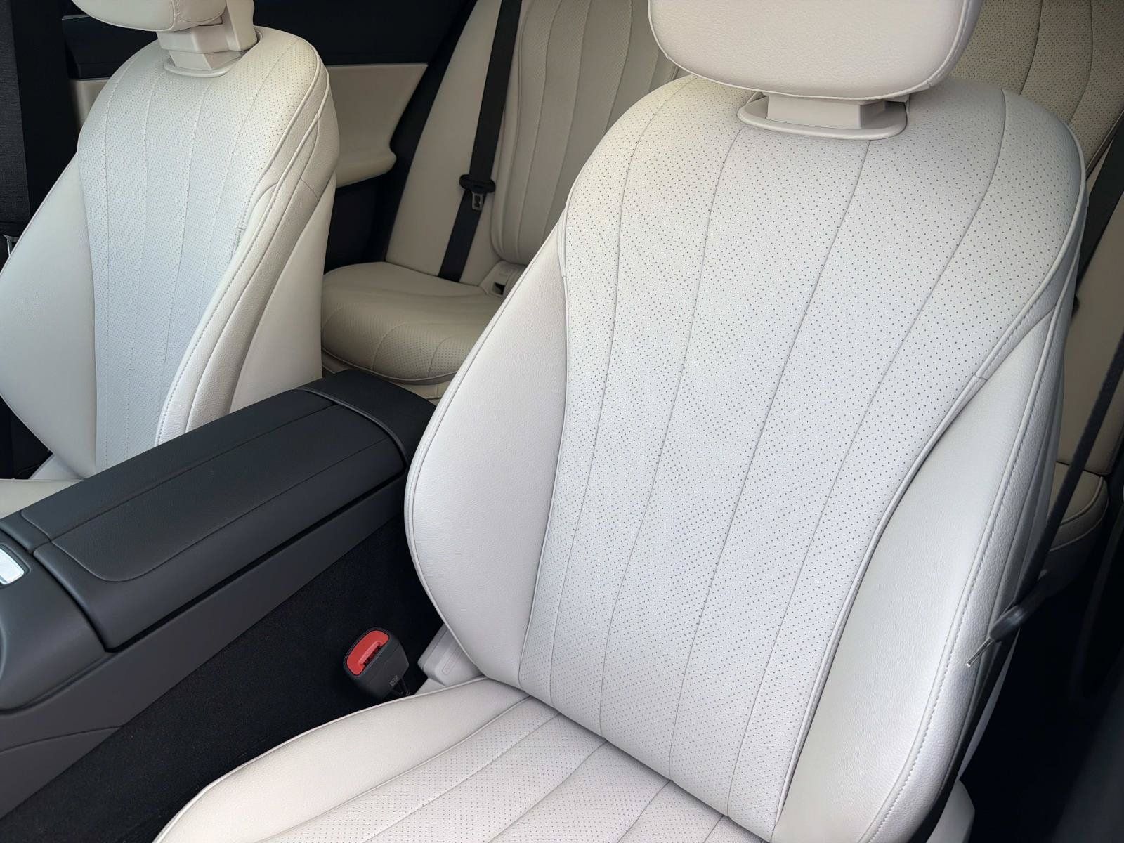 Certified 2025 Mercedes-Benz E 350 4MATIC Sedan w/ Driver Assistance Package image 19