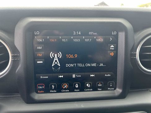 Used 2019 Jeep Wrangler Unlimited Sahara AWD/4WD image 12