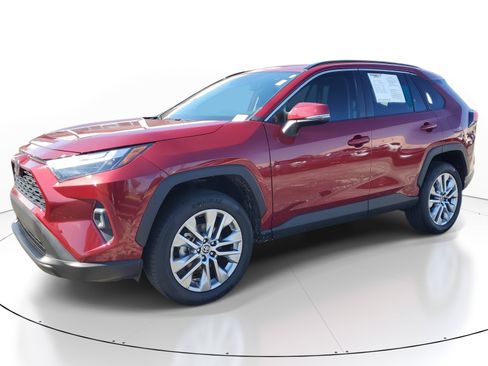 Used 2023 Toyota RAV4 XLE Premium image 3