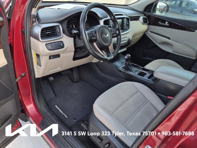Used 2017 Kia Sorento FWD w/ LX Convenience Package image 18