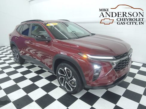 Used 2025 Chevrolet Trax RS FWD image 1