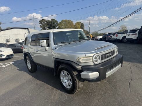 Used 2007 Toyota FJ Cruiser 2WD image 3