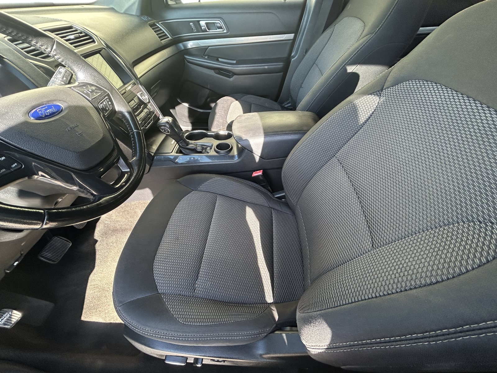 Used 2018 Ford Explorer XLT w/ Equipment Group 201A FWD image 12