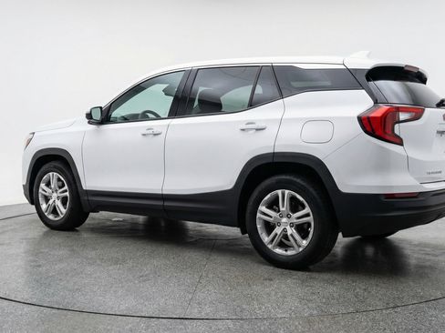 Used 2024 GMC Terrain SLE image 6