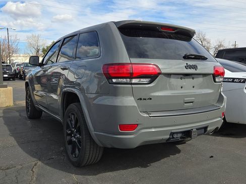 Used 2022 Jeep Grand Cherokee Laredo X image 3