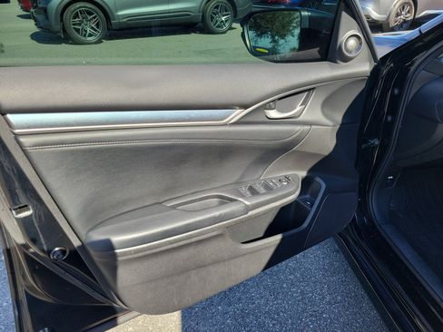 Used 2017 Honda Civic Touring image 5