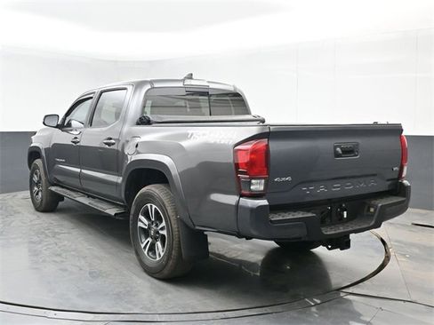 Used 2019 Toyota Tacoma TRD Sport image 7