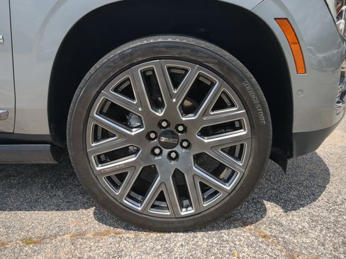 Used 2025 GMC Yukon XL Denali Ultimate w/ LPO, Floor Liner Package AWD/4WD image 9