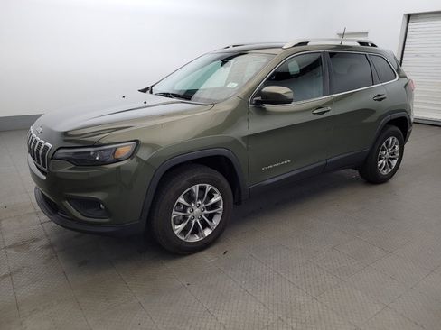 Used 2019 Jeep Cherokee Latitude Plus w/ Cold Weather Group AWD/4WD image 2