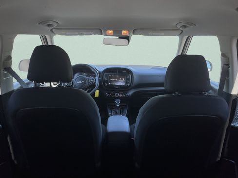 Used 2025 Kia Soul LX w/ LX Technology Package FWD image 12