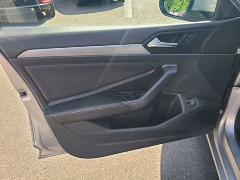 Used 2024 Volkswagen Jetta SE w/ Panoramic Sunroof Package FWD image 9