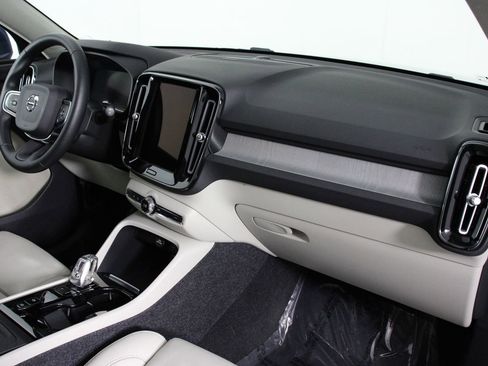 Certified 2023 Volvo XC40 B5 Ultimate image 22