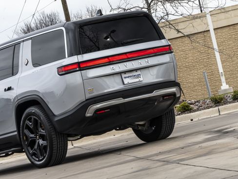 Used 2024 Rivian R1S Adventure image 6