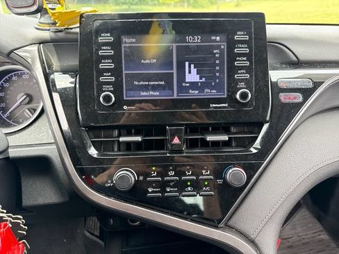 Used 2021 Toyota Camry LE FWD image 21