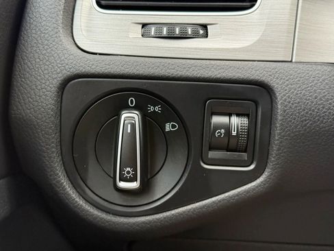 Used 2016 Volkswagen Golf S image 30