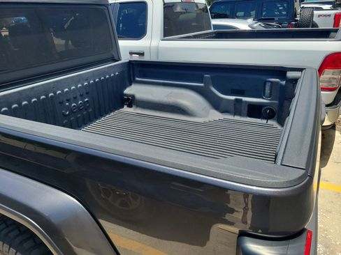 Used 2023 Jeep Gladiator Sport AWD/4WD image 10