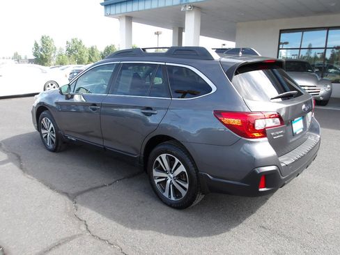 Used 2018 Subaru Outback 2.5i Limited w/ Popular Package #2 AWD/4WD image 3