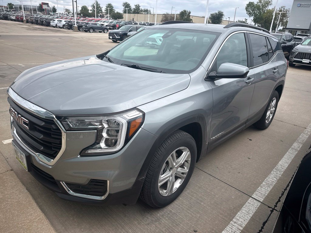 Used 2024 GMC Terrain SLE w/ Driver Convenience Package AWD/4WD image 7
