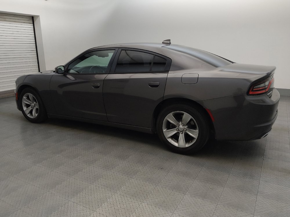 Used 2016 Dodge Charger SXT RWD image 3