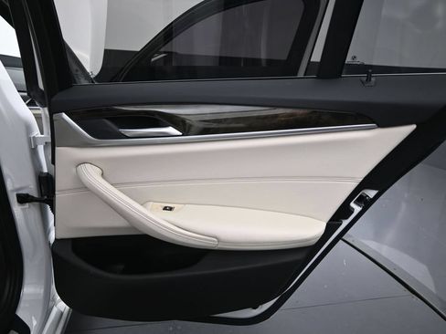 Used 2019 BMW 530e w/ Convenience Package RWD image 23