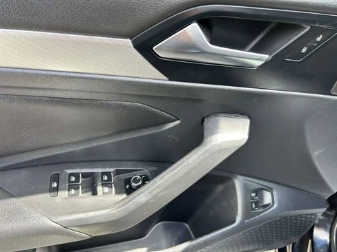 Used 2021 Volkswagen Jetta SE image 12