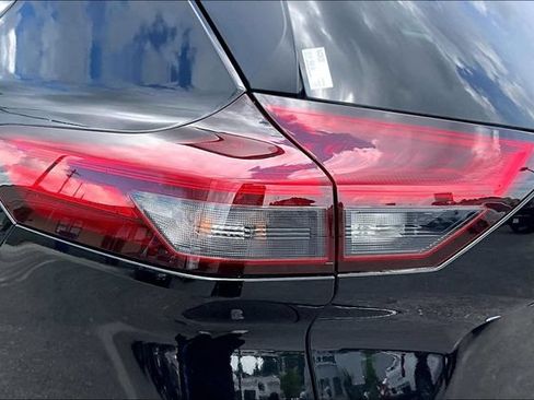 Certified 2023 Nissan Rogue SV FWD image 20