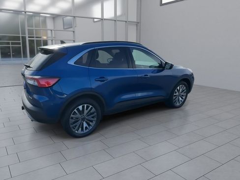 Used 2022 Ford Escape Titanium w/ Class II Trailer Tow Package image 9