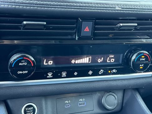 Used 2022 Nissan Rogue SV image 24