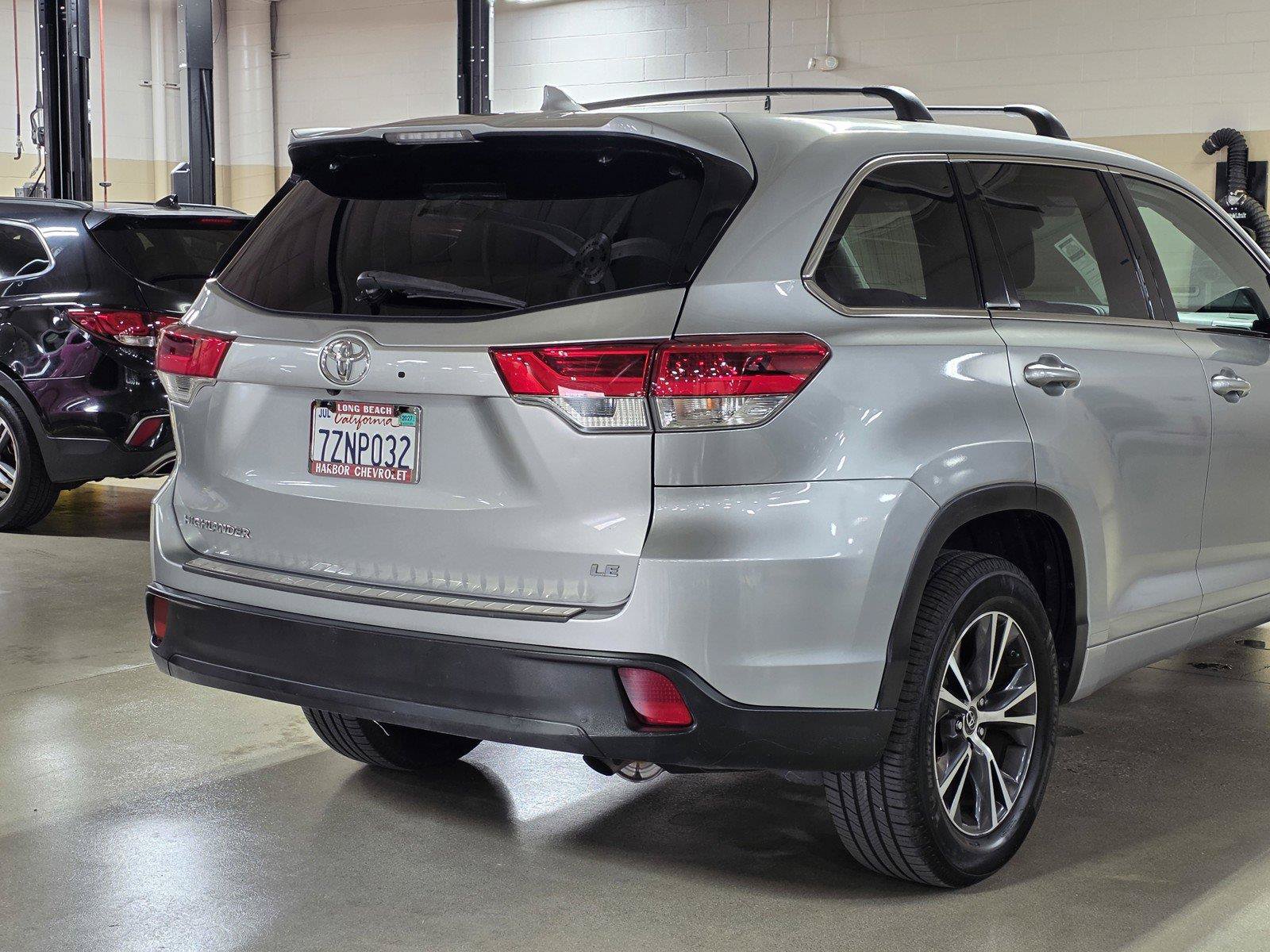 Used 2017 Toyota Highlander Plus FWD image 11