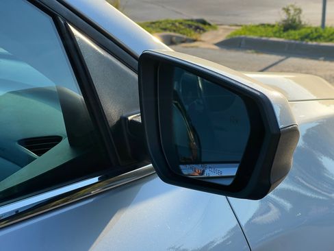 Used 2020 Chevrolet Equinox LT w/ Driver Convenience Package image 37