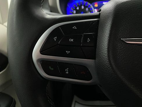 Used 2024 Chrysler Pacifica Touring-L image 16