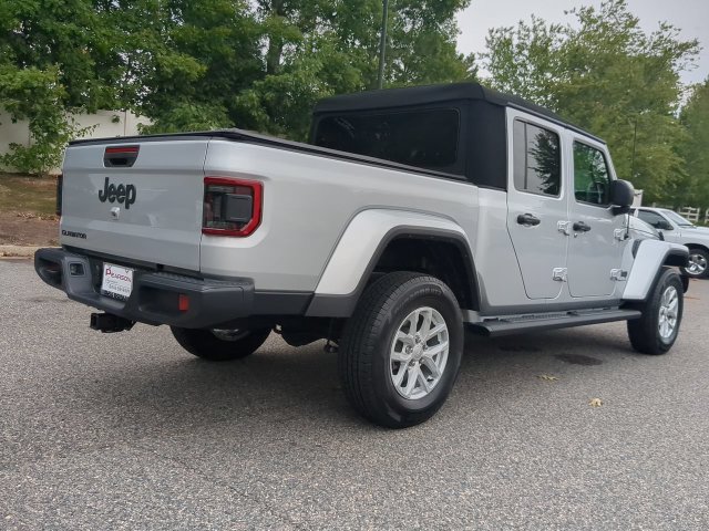 Used 2023 Jeep Gladiator Sport AWD/4WD image 4