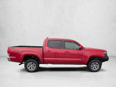 Used 2017 Toyota Tacoma SR5 image 4